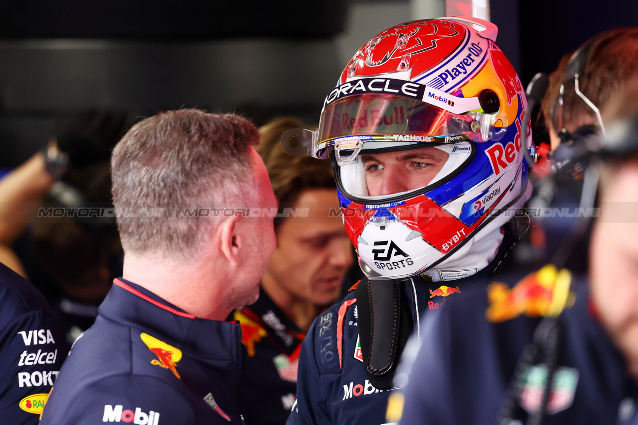 GP GIAPPONE, Max Verstappen (NLD) Red Bull Racing with Christian Horner (GBR) Red Bull Racing Team Principal.

05.04.2024. Formula 1 World Championship, Rd 4, Japanese Grand Prix, Suzuka, Japan, Practice Day.

- www.xpbimages.com, EMail: requests@xpbimages.com © Copyright: Batchelor / XPB Images