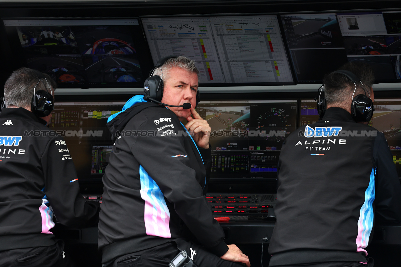 GP GIAPPONE, Rob Cherry (GBR) Alpine F1 Team Gara Team Manager on the pit gantry.

05.04.2024. Formula 1 World Championship, Rd 4, Japanese Grand Prix, Suzuka, Japan, Practice Day.

- www.xpbimages.com, EMail: requests@xpbimages.com © Copyright: Batchelor / XPB Images