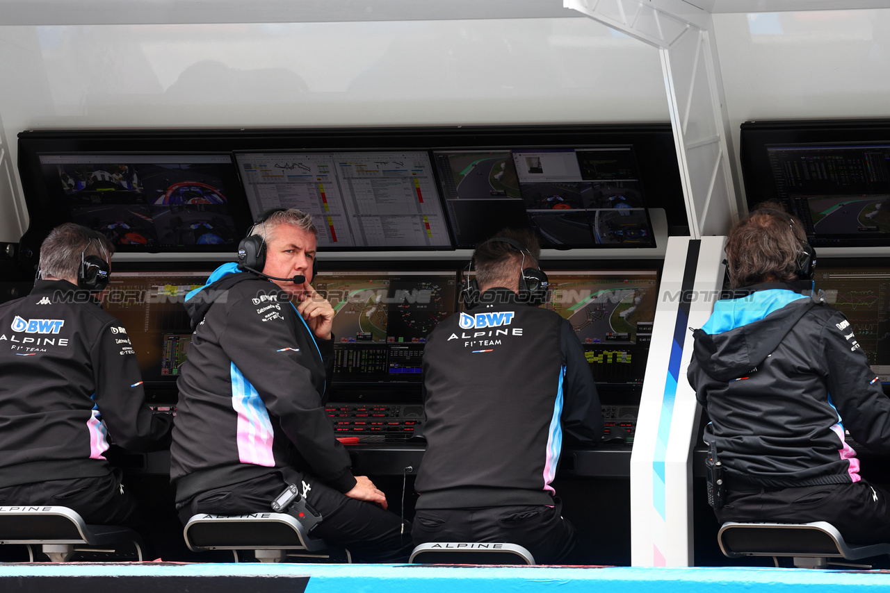 GP GIAPPONE, Rob Cherry (GBR) Alpine F1 Team Gara Team Manager on the pit gantry.

05.04.2024. Formula 1 World Championship, Rd 4, Japanese Grand Prix, Suzuka, Japan, Practice Day.

- www.xpbimages.com, EMail: requests@xpbimages.com © Copyright: Batchelor / XPB Images