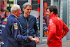 GP GIAPPONE, Dr Helmut Marko (AUT) Red Bull Motorsport Consultant (Left) with Carlos Sainz Jr (ESP) Ferrari (Right).
05.04.2024. Formula 1 World Championship, Rd 4, Japanese Grand Prix, Suzuka, Japan, Practice Day.
 - www.xpbimages.com, EMail: requests@xpbimages.com © Copyright: Coates / XPB Images