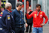 GP GIAPPONE, Dr Helmut Marko (AUT) Red Bull Motorsport Consultant (Left) with Carlos Sainz Jr (ESP) Ferrari (Right).
05.04.2024. Formula 1 World Championship, Rd 4, Japanese Grand Prix, Suzuka, Japan, Practice Day.
 - www.xpbimages.com, EMail: requests@xpbimages.com © Copyright: Coates / XPB Images