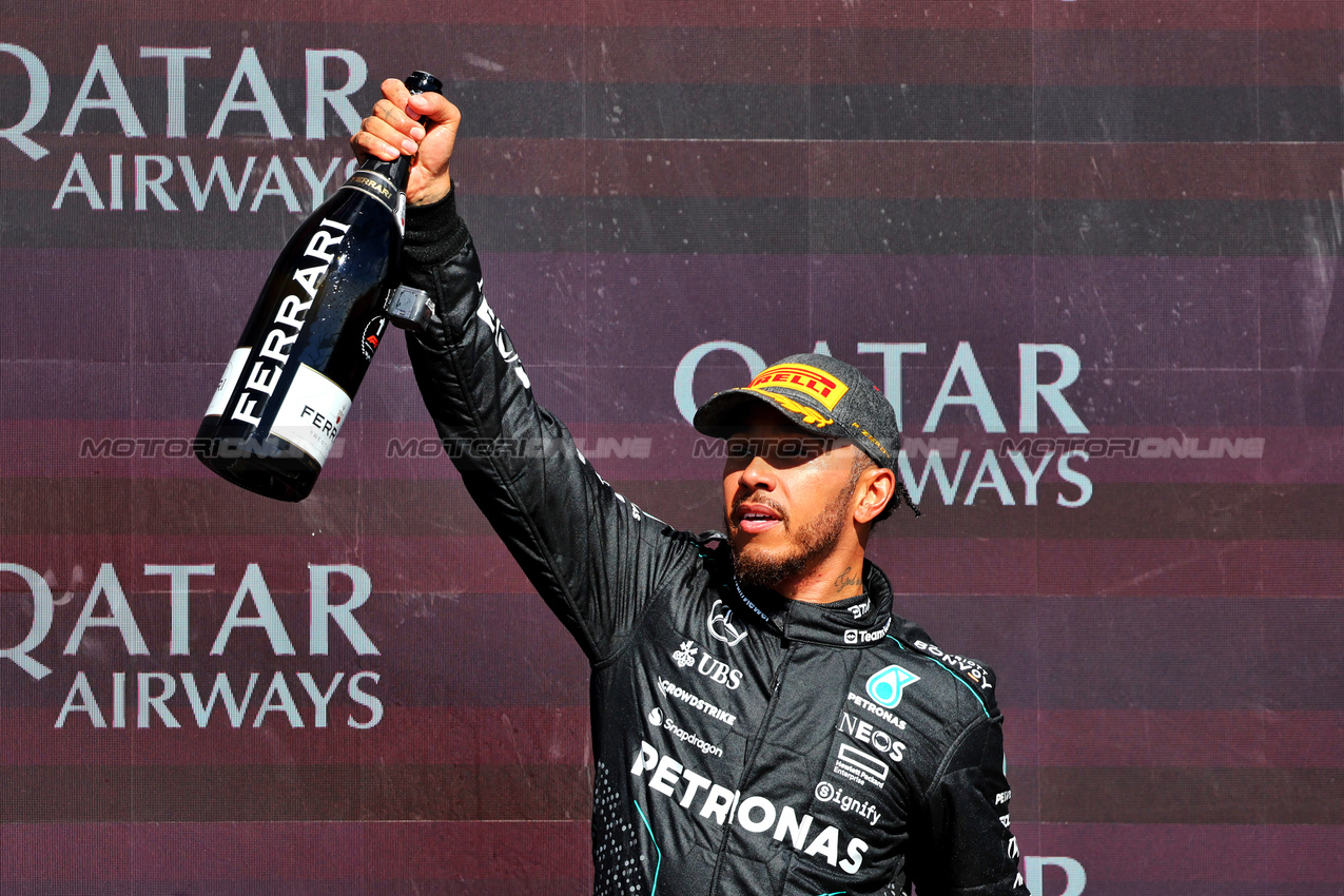 GP GRAN BRETAGNA, Gara winner Lewis Hamilton (GBR) Mercedes AMG F1 celebrates on the podium.

07.07.2024. Formula 1 World Championship, Rd 12, British Grand Prix, Silverstone, England, Gara Day.

- www.xpbimages.com, EMail: requests@xpbimages.com © Copyright: Batchelor / XPB Images