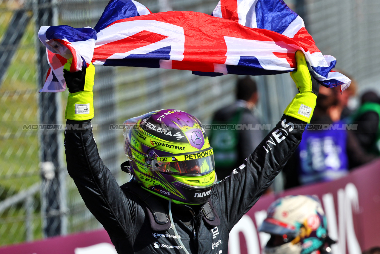 GP GRAN BRETAGNA, Gara winner Lewis Hamilton (GBR) Mercedes AMG F1 celebrates in parc ferme.

07.07.2024. Formula 1 World Championship, Rd 12, British Grand Prix, Silverstone, England, Gara Day.

- www.xpbimages.com, EMail: requests@xpbimages.com © Copyright: Batchelor / XPB Images