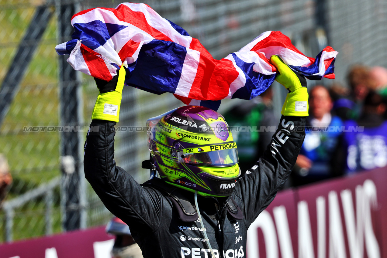 GP GRAN BRETAGNA, Gara winner Lewis Hamilton (GBR) Mercedes AMG F1 celebrates in parc ferme.

07.07.2024. Formula 1 World Championship, Rd 12, British Grand Prix, Silverstone, England, Gara Day.

- www.xpbimages.com, EMail: requests@xpbimages.com © Copyright: Batchelor / XPB Images