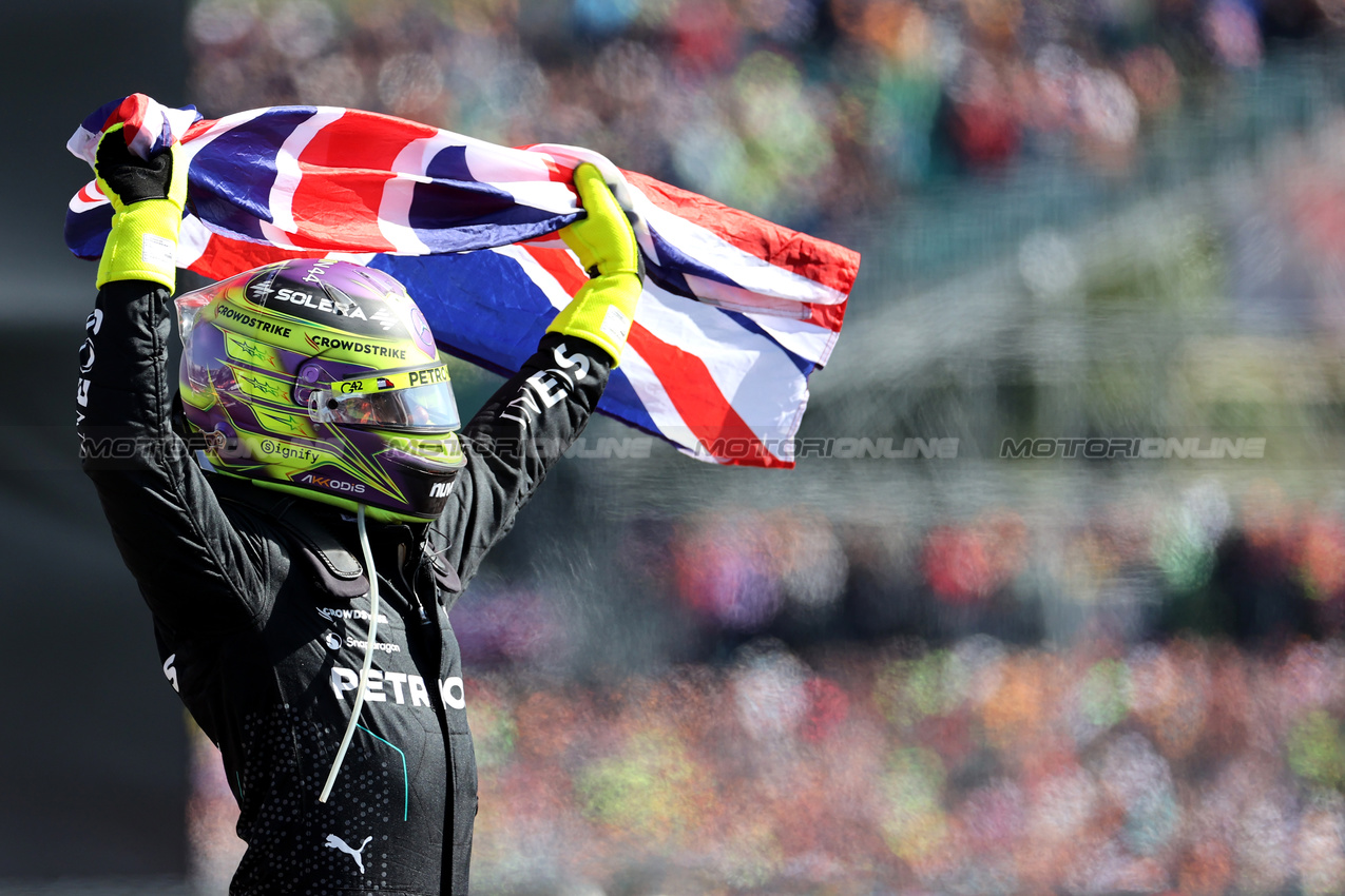 GP GRAN BRETAGNA, Gara winner Lewis Hamilton (GBR) Mercedes AMG F1 celebrates in parc ferme.

07.07.2024. Formula 1 World Championship, Rd 12, British Grand Prix, Silverstone, England, Gara Day.

 - www.xpbimages.com, EMail: requests@xpbimages.com © Copyright: Davenport / XPB Images