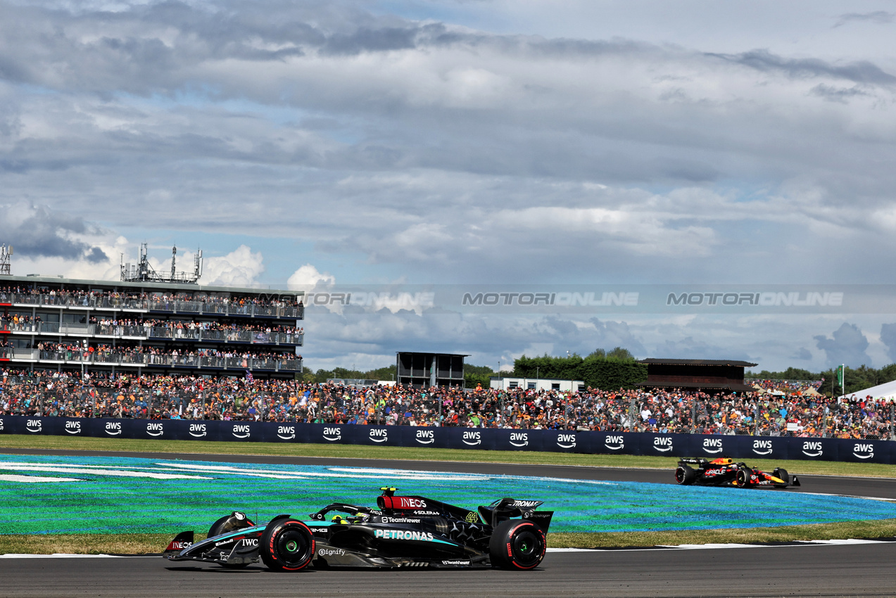 GP GRAN BRETAGNA, Lewis Hamilton (GBR) Mercedes AMG F1 W15.

07.07.2024. Formula 1 World Championship, Rd 12, British Grand Prix, Silverstone, England, Gara Day.

- www.xpbimages.com, EMail: requests@xpbimages.com © Copyright: Bearne / XPB Images