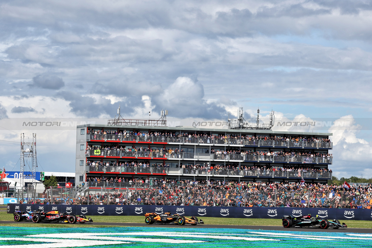 GP GRAN BRETAGNA, Gara winner Lewis Hamilton (GBR) Mercedes AMG F1 W15 celebrates at the end of the race.

07.07.2024. Formula 1 World Championship, Rd 12, British Grand Prix, Silverstone, England, Gara Day.

- www.xpbimages.com, EMail: requests@xpbimages.com © Copyright: Bearne / XPB Images