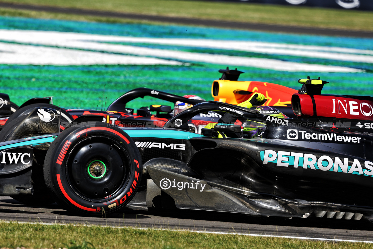 GP GRAN BRETAGNA, Gara winner Lewis Hamilton (GBR) Mercedes AMG F1 W15 celebrates at the end of the race.

07.07.2024. Formula 1 World Championship, Rd 12, British Grand Prix, Silverstone, England, Gara Day.

- www.xpbimages.com, EMail: requests@xpbimages.com © Copyright: Bearne / XPB Images