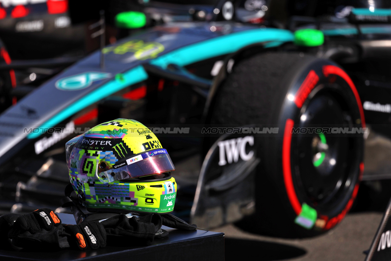 GP GRAN BRETAGNA, The helmet of Lando Norris (GBR) McLaren in parc ferme.

07.07.2024. Formula 1 World Championship, Rd 12, British Grand Prix, Silverstone, England, Gara Day.

- www.xpbimages.com, EMail: requests@xpbimages.com © Copyright: Rew / XPB Images