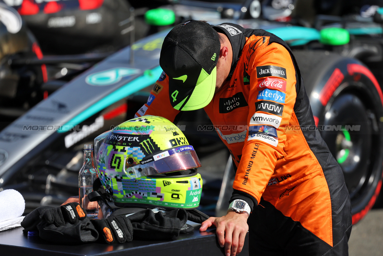 GP GRAN BRETAGNA, Third placed Lando Norris (GBR) McLaren in parc ferme.

07.07.2024. Formula 1 World Championship, Rd 12, British Grand Prix, Silverstone, England, Gara Day.

- www.xpbimages.com, EMail: requests@xpbimages.com © Copyright: Rew / XPB Images