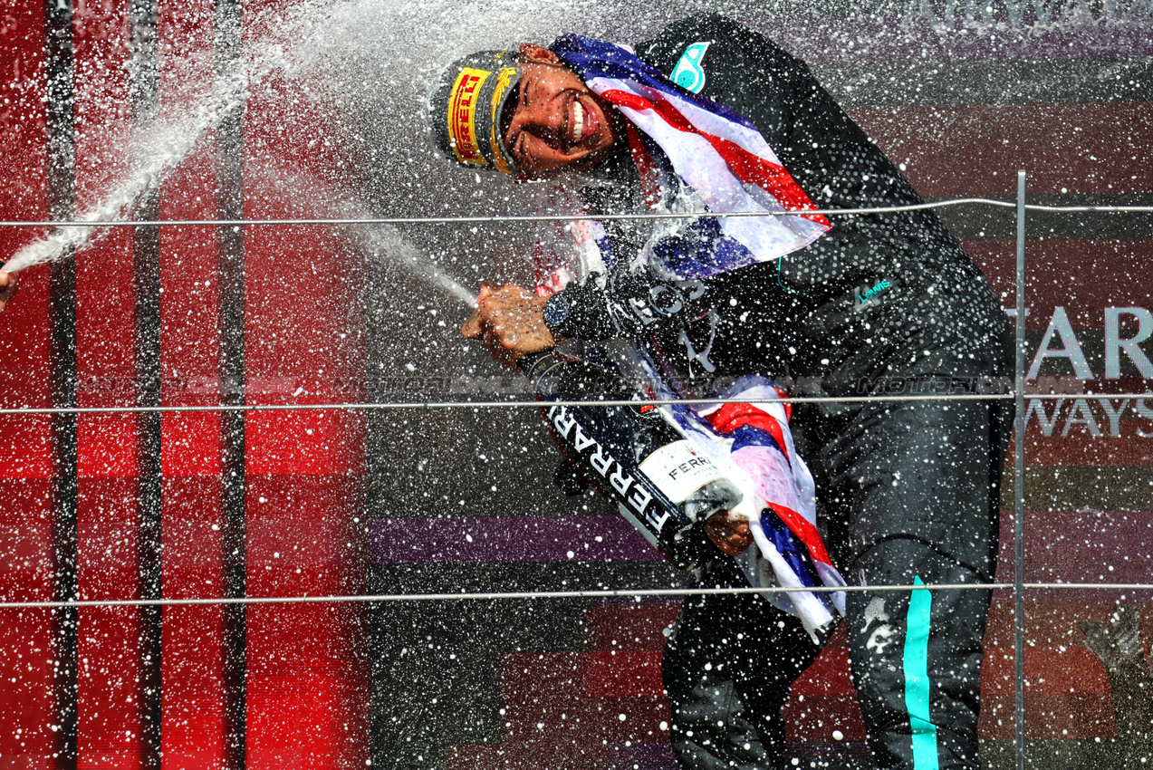 GP GRAN BRETAGNA, Gara winner Lewis Hamilton (GBR) Mercedes AMG F1 celebrates on the podium.

07.07.2024. Formula 1 World Championship, Rd 12, British Grand Prix, Silverstone, England, Gara Day.

- www.xpbimages.com, EMail: requests@xpbimages.com © Copyright: Rew / XPB Images