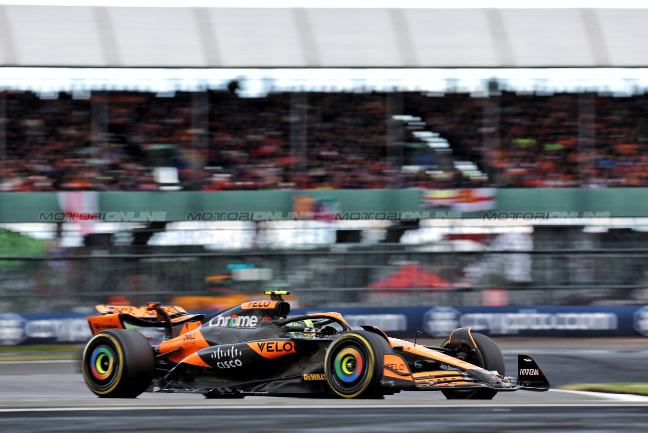 GP GRAN BRETAGNA, Lando Norris (GBR) McLaren MCL38.

07.07.2024. Formula 1 World Championship, Rd 12, British Grand Prix, Silverstone, England, Gara Day.

- www.xpbimages.com, EMail: requests@xpbimages.com © Copyright: Rew / XPB Images