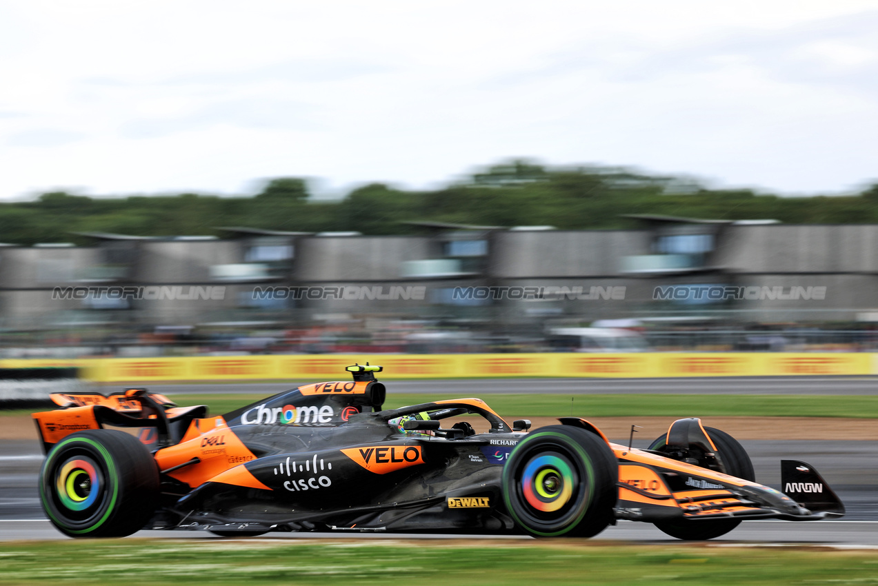GP GRAN BRETAGNA, Lando Norris (GBR) McLaren MCL38.

07.07.2024. Formula 1 World Championship, Rd 12, British Grand Prix, Silverstone, England, Gara Day.

- www.xpbimages.com, EMail: requests@xpbimages.com © Copyright: Rew / XPB Images