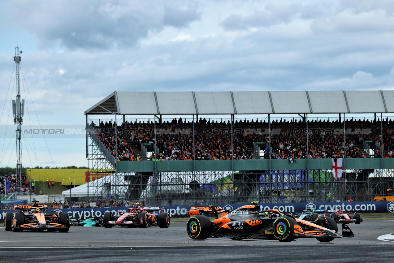 GP GRAN BRETAGNA, Lando Norris (GBR) McLaren MCL38.

07.07.2024. Formula 1 World Championship, Rd 12, British Grand Prix, Silverstone, England, Gara Day.

- www.xpbimages.com, EMail: requests@xpbimages.com © Copyright: Rew / XPB Images