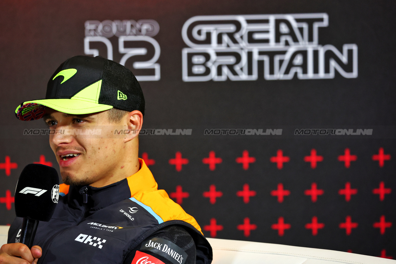 GP GRAN BRETAGNA, Lando Norris (GBR) McLaren in the post race FIA Press Conference.

07.07.2024. Formula 1 World Championship, Rd 12, British Grand Prix, Silverstone, England, Gara Day.

- www.xpbimages.com, EMail: requests@xpbimages.com © Copyright: Charniaux / XPB Images