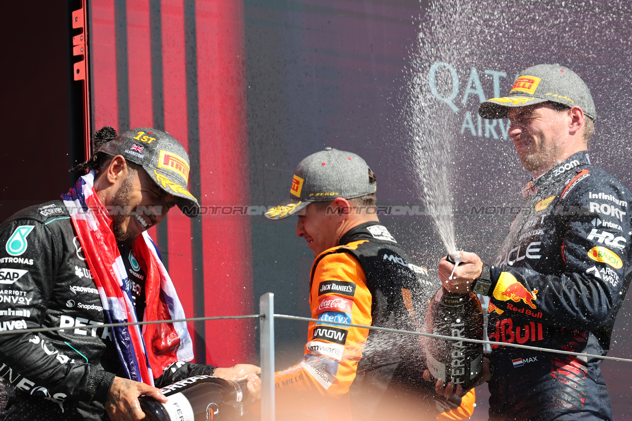 GP GRAN BRETAGNA, (L to R): Gara winner Lewis Hamilton (GBR) Mercedes AMG F1 celebrates on the podium with Lando Norris (GBR) McLaren e Max Verstappen (NLD) Red Bull Racing.

07.07.2024. Formula 1 World Championship, Rd 12, British Grand Prix, Silverstone, England, Gara Day.

 - www.xpbimages.com, EMail: requests@xpbimages.com © Copyright: Davenport / XPB Images