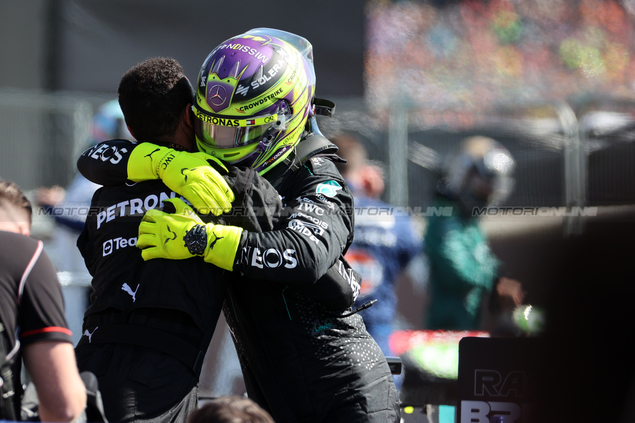 GP GRAN BRETAGNA, Gara winner Lewis Hamilton (GBR) Mercedes AMG F1 celebrates in parc ferme.

07.07.2024. Formula 1 World Championship, Rd 12, British Grand Prix, Silverstone, England, Gara Day.

 - www.xpbimages.com, EMail: requests@xpbimages.com © Copyright: Davenport / XPB Images