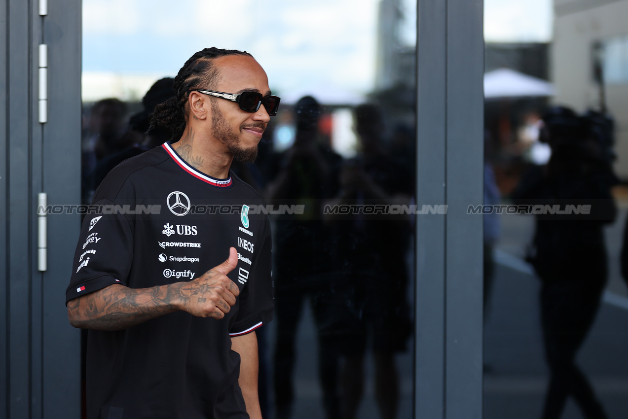 GP GRAN BRETAGNA, Gara winner Lewis Hamilton (GBR) Mercedes AMG F1 celebrates after the race.

07.07.2024. Formula 1 World Championship, Rd 12, British Grand Prix, Silverstone, England, Gara Day.

 - www.xpbimages.com, EMail: requests@xpbimages.com © Copyright: Davenport / XPB Images