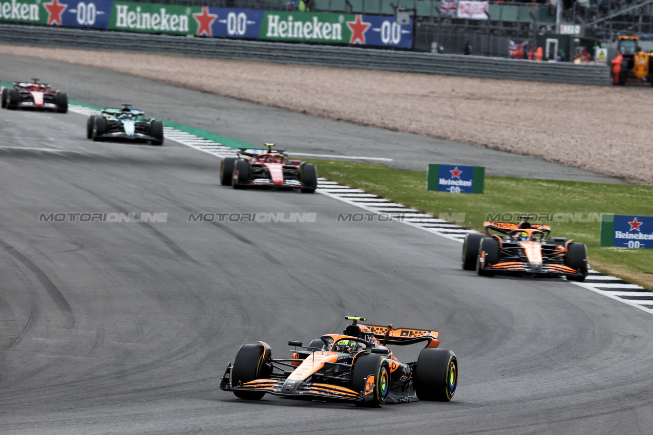 GP GRAN BRETAGNA, Lando Norris (GBR) McLaren MCL38.

07.07.2024. Formula 1 World Championship, Rd 12, British Grand Prix, Silverstone, England, Gara Day.

 - www.xpbimages.com, EMail: requests@xpbimages.com © Copyright: Davenport / XPB Images