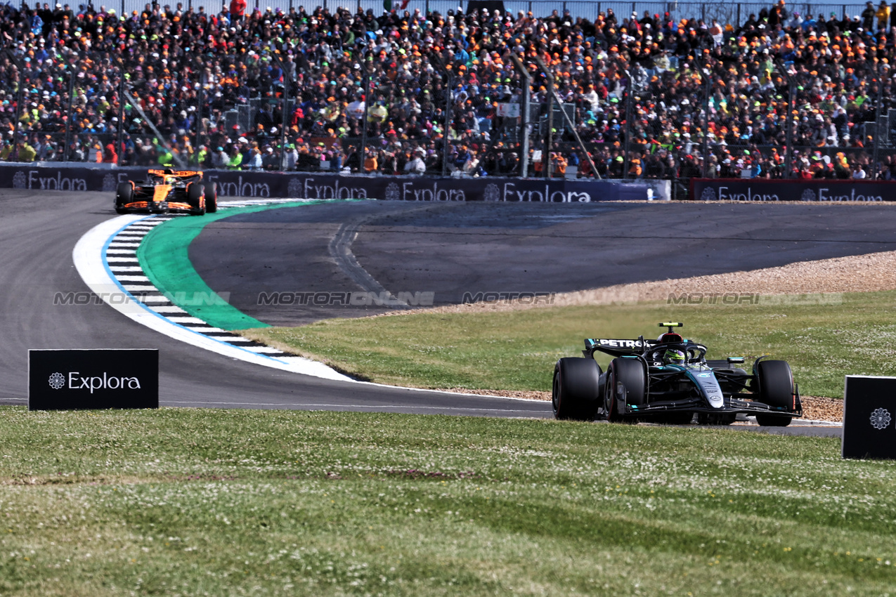 GP GRAN BRETAGNA, Lewis Hamilton (GBR) Mercedes AMG F1 W15.

07.07.2024. Formula 1 World Championship, Rd 12, British Grand Prix, Silverstone, England, Gara Day.

 - www.xpbimages.com, EMail: requests@xpbimages.com © Copyright: Davenport / XPB Images