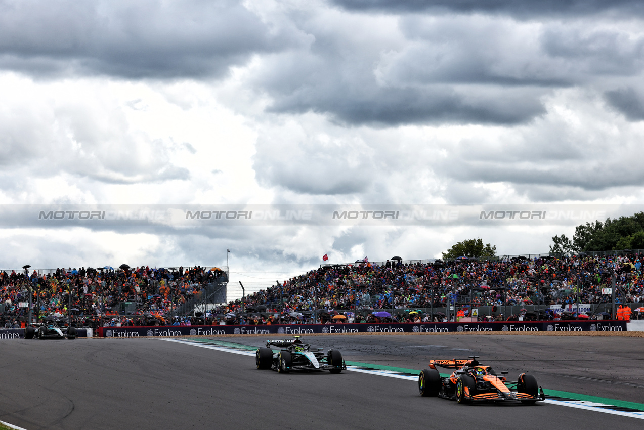 GP GRAN BRETAGNA, Oscar Piastri (AUS) McLaren MCL38.

07.07.2024. Formula 1 World Championship, Rd 12, British Grand Prix, Silverstone, England, Gara Day.

 - www.xpbimages.com, EMail: requests@xpbimages.com © Copyright: Coates / XPB Images