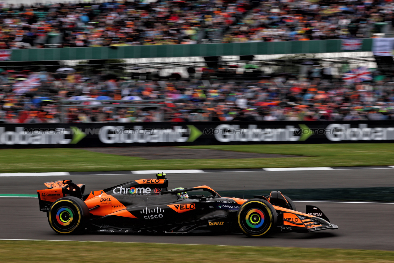 GP GRAN BRETAGNA, Lando Norris (GBR) McLaren MCL38.



07.07.2024. Formula 1 World Championship, Rd 12, British Grand Prix, Silverstone, England, Gara Day.

 - www.xpbimages.com, EMail: requests@xpbimages.com © Copyright: Coates / XPB Images