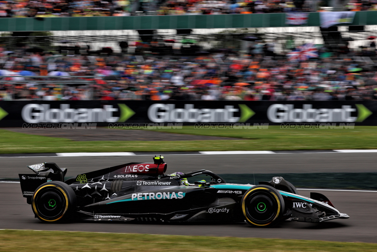 GP GRAN BRETAGNA, Lewis Hamilton (GBR) Mercedes AMG F1 W15.

07.07.2024. Formula 1 World Championship, Rd 12, British Grand Prix, Silverstone, England, Gara Day.

 - www.xpbimages.com, EMail: requests@xpbimages.com © Copyright: Coates / XPB Images