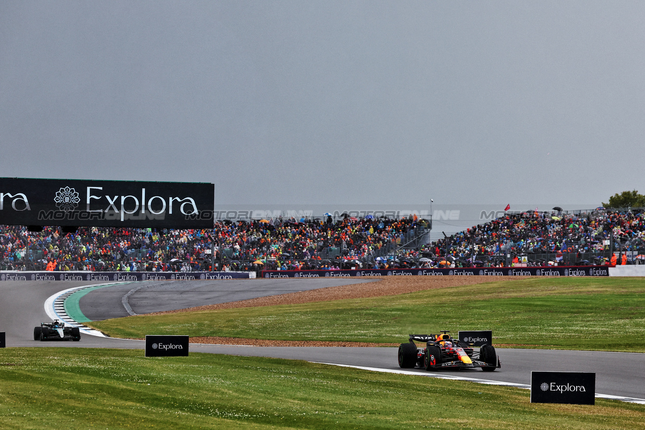 GP GRAN BRETAGNA, Max Verstappen (NLD) Red Bull Racing RB20.

07.07.2024. Formula 1 World Championship, Rd 12, British Grand Prix, Silverstone, England, Gara Day.

 - www.xpbimages.com, EMail: requests@xpbimages.com © Copyright: Coates / XPB Images