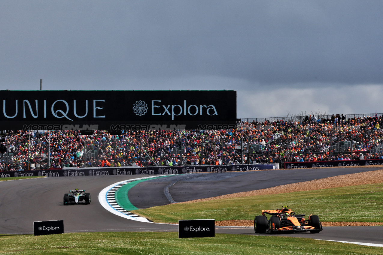 GP GRAN BRETAGNA, Lando Norris (GBR) McLaren MCL38.

07.07.2024. Formula 1 World Championship, Rd 12, British Grand Prix, Silverstone, England, Gara Day.

 - www.xpbimages.com, EMail: requests@xpbimages.com © Copyright: Coates / XPB Images