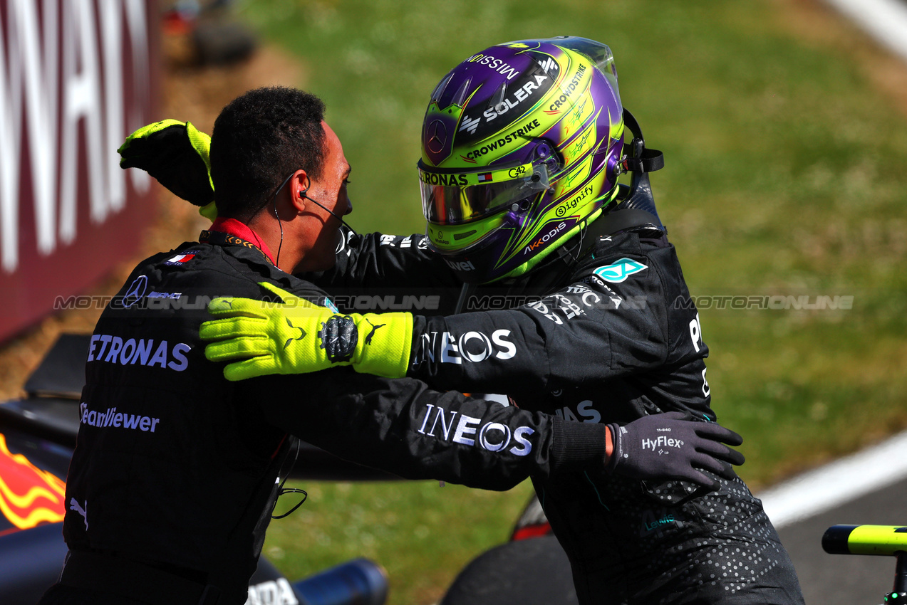 GP GRAN BRETAGNA, Gara winner Lewis Hamilton (GBR) Mercedes AMG F1 celebrates in parc ferme.

07.07.2024. Formula 1 World Championship, Rd 12, British Grand Prix, Silverstone, England, Gara Day.

 - www.xpbimages.com, EMail: requests@xpbimages.com © Copyright: Coates / XPB Images