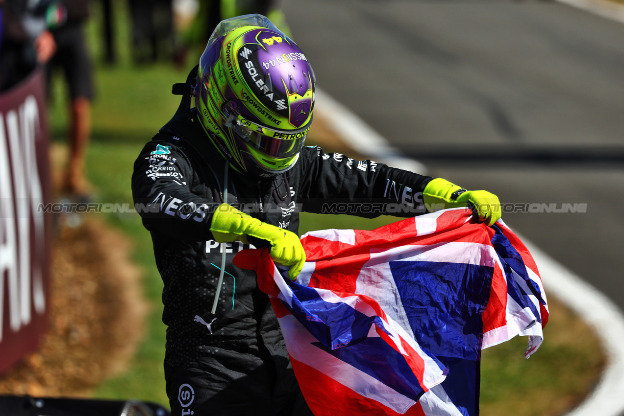 GP GRAN BRETAGNA, Gara winner Lewis Hamilton (GBR) Mercedes AMG F1 celebrates in parc ferme.

07.07.2024. Formula 1 World Championship, Rd 12, British Grand Prix, Silverstone, England, Gara Day.

 - www.xpbimages.com, EMail: requests@xpbimages.com © Copyright: Coates / XPB Images