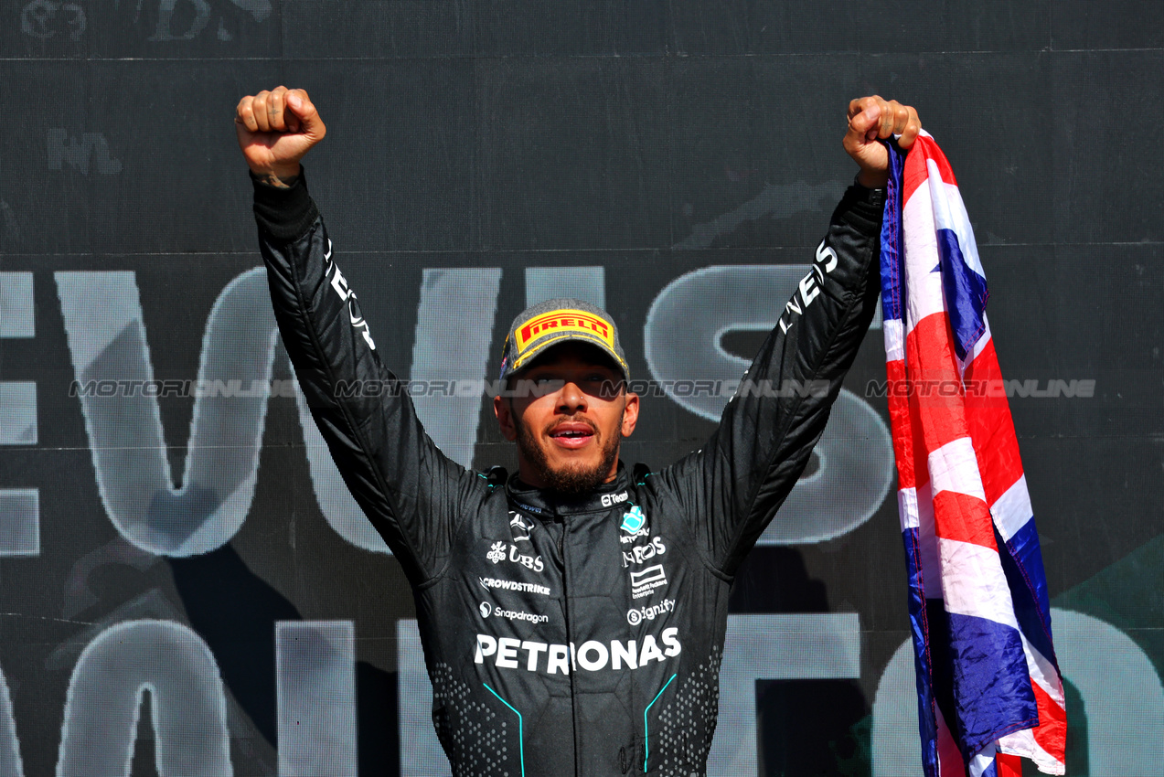 GP GRAN BRETAGNA, Gara winner Lewis Hamilton (GBR) Mercedes AMG F1 celebrates on the podium.

07.07.2024. Formula 1 World Championship, Rd 12, British Grand Prix, Silverstone, England, Gara Day.

 - www.xpbimages.com, EMail: requests@xpbimages.com © Copyright: Coates / XPB Images