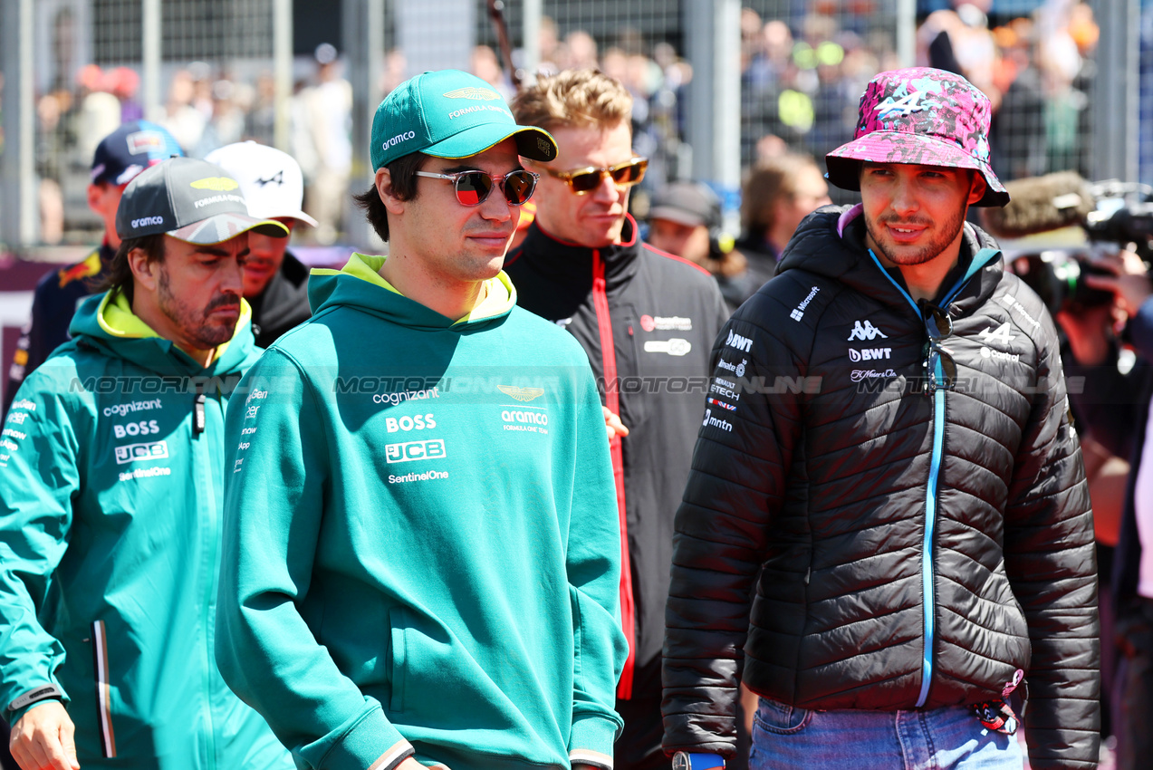 GP GRAN BRETAGNA, Lance Stroll (CDN) Aston Martin F1 Team e Esteban Ocon (FRA) Alpine F1 Team on the drivers' parade.

07.07.2024. Formula 1 World Championship, Rd 12, British Grand Prix, Silverstone, England, Gara Day.

- www.xpbimages.com, EMail: requests@xpbimages.com © Copyright: Batchelor / XPB Images