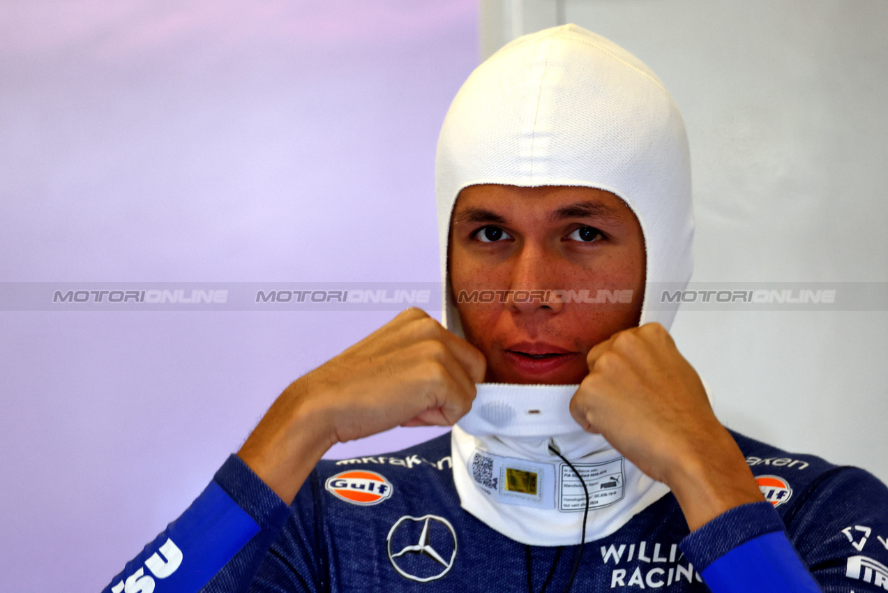 GP GRAN BRETAGNA, Alexander Albon (THA) Williams Racing.

07.07.2024. Formula 1 World Championship, Rd 12, British Grand Prix, Silverstone, England, Gara Day.

 - www.xpbimages.com, EMail: requests@xpbimages.com © Copyright: Coates / XPB Images