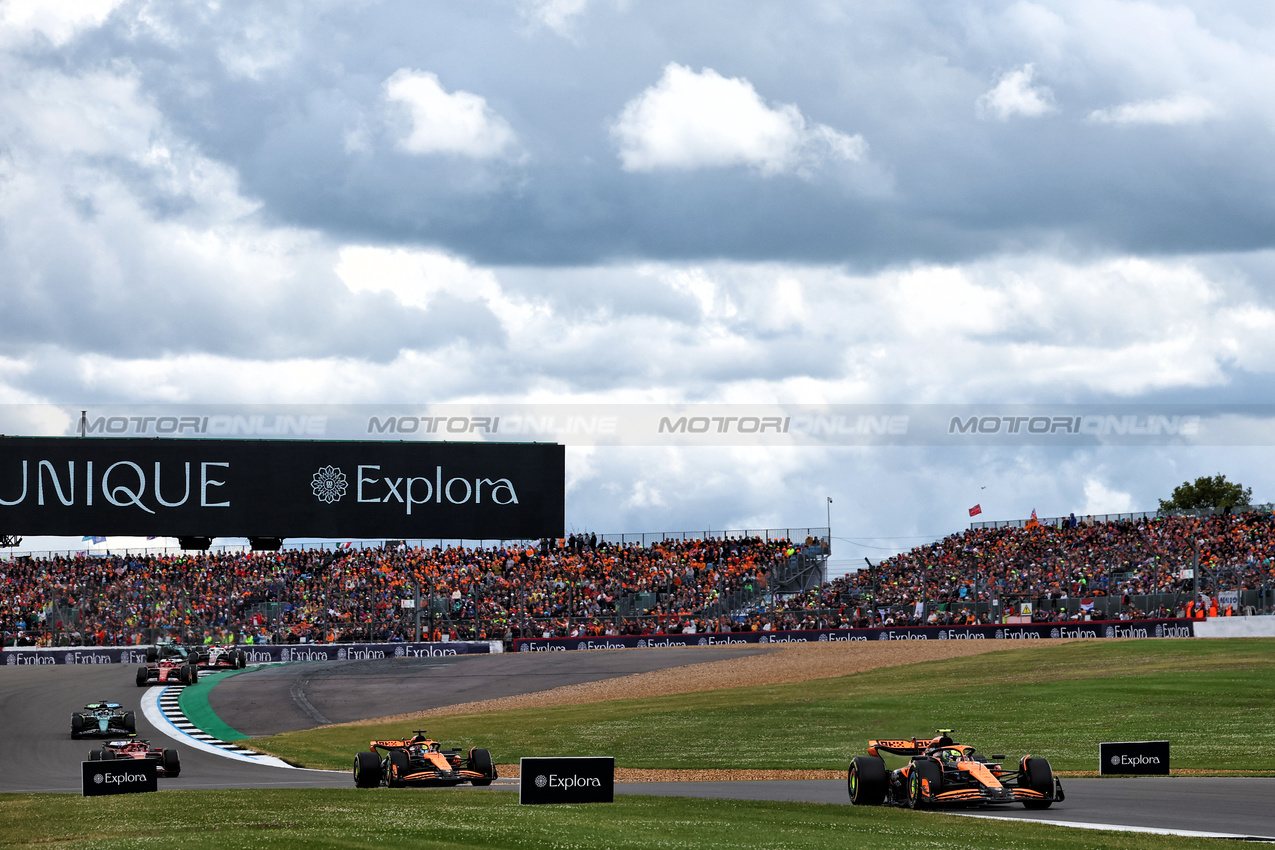 GP GRAN BRETAGNA, Lando Norris (GBR) McLaren MCL38.

07.07.2024. Formula 1 World Championship, Rd 12, British Grand Prix, Silverstone, England, Gara Day.

 - www.xpbimages.com, EMail: requests@xpbimages.com © Copyright: Coates / XPB Images