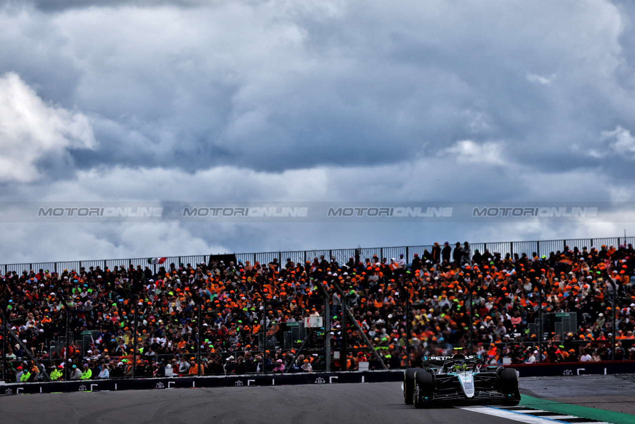 GP GRAN BRETAGNA, Lewis Hamilton (GBR) Mercedes AMG F1 W15.

07.07.2024. Formula 1 World Championship, Rd 12, British Grand Prix, Silverstone, England, Gara Day.

 - www.xpbimages.com, EMail: requests@xpbimages.com © Copyright: Coates / XPB Images