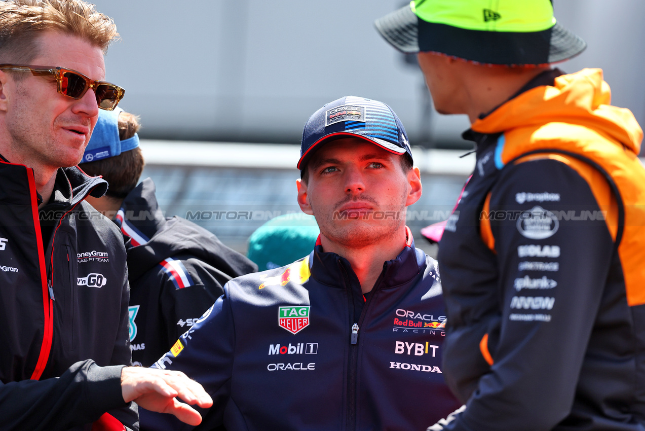 GP GRAN BRETAGNA, Max Verstappen (NLD) Red Bull Racing on the drivers' parade.

07.07.2024. Formula 1 World Championship, Rd 12, British Grand Prix, Silverstone, England, Gara Day.

- www.xpbimages.com, EMail: requests@xpbimages.com © Copyright: Batchelor / XPB Images