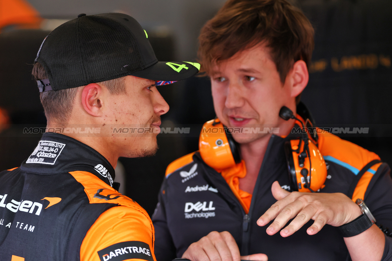 GP GRAN BRETAGNA, Lando Norris (GBR) McLaren.

07.07.2024. Formula 1 World Championship, Rd 12, British Grand Prix, Silverstone, England, Gara Day.

 - www.xpbimages.com, EMail: requests@xpbimages.com © Copyright: Coates / XPB Images