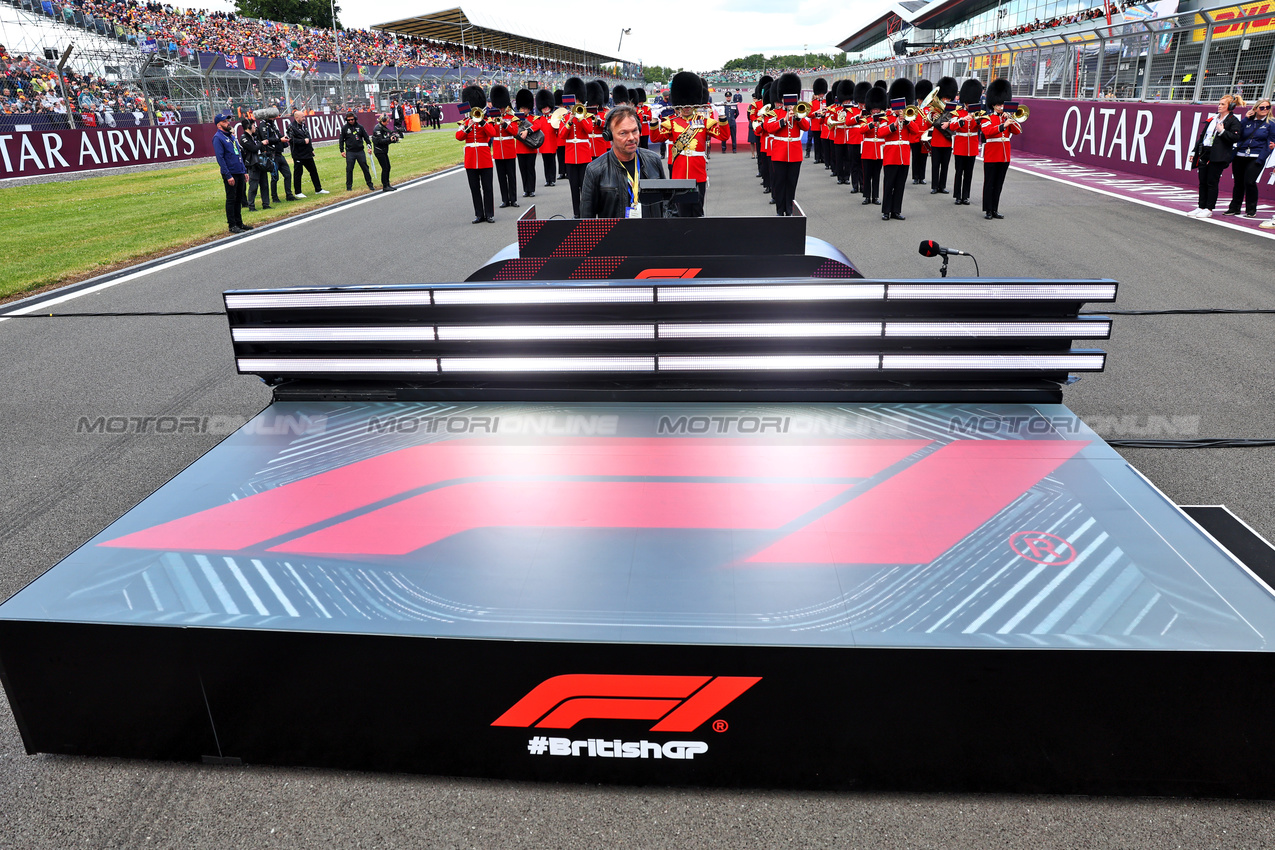 GP GRAN BRETAGNA, Pete Tong (GBR) DJ on the grid.

07.07.2024. Formula 1 World Championship, Rd 12, British Grand Prix, Silverstone, England, Gara Day.

- www.xpbimages.com, EMail: requests@xpbimages.com © Copyright: Batchelor / XPB Images