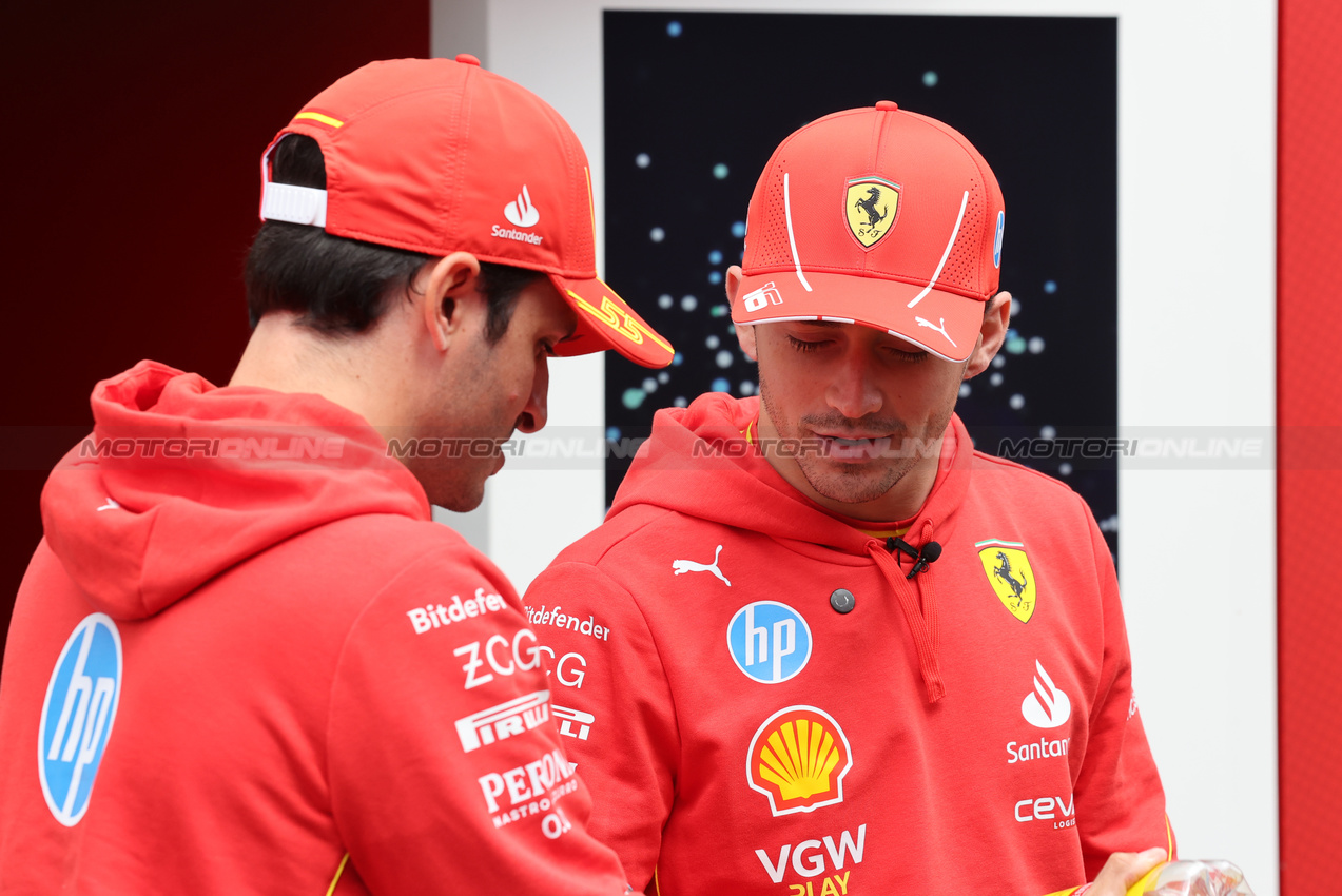GP GRAN BRETAGNA, (L to R): Charles Leclerc (MON) Ferrari with Carlos Sainz Jr (ESP) Ferrari.

04.07.2024. Formula 1 World Championship, Rd 12, British Grand Prix, Silverstone, England, Preparation Day.

 - www.xpbimages.com, EMail: requests@xpbimages.com © Copyright: Davenport / XPB Images