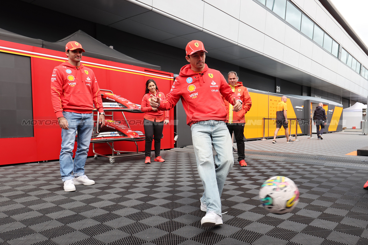 GP GRAN BRETAGNA, (L to R): Carlos Sainz Jr (ESP) Ferrari e Charles Leclerc (MON) Ferrari.

04.07.2024. Formula 1 World Championship, Rd 12, British Grand Prix, Silverstone, England, Preparation Day.

 - www.xpbimages.com, EMail: requests@xpbimages.com © Copyright: Davenport / XPB Images