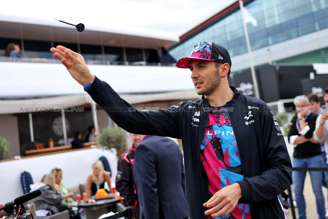 GP GRAN BRETAGNA, Esteban Ocon (FRA) Alpine F1 Team plays darts.

04.07.2024. Formula 1 World Championship, Rd 12, British Grand Prix, Silverstone, England, Preparation Day.

- www.xpbimages.com, EMail: requests@xpbimages.com © Copyright: Bearne / XPB Images