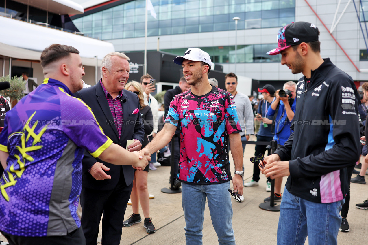 GP GRAN BRETAGNA, (L to R): Luke Littler (GBR) Darts Player; John McDonald (GBR) Darts MC; Pierre Gasly (FRA) Alpine F1 Team; Esteban Ocon (FRA) Alpine F1 Team.

04.07.2024. Formula 1 World Championship, Rd 12, British Grand Prix, Silverstone, England, Preparation Day.

- www.xpbimages.com, EMail: requests@xpbimages.com © Copyright: Bearne / XPB Images