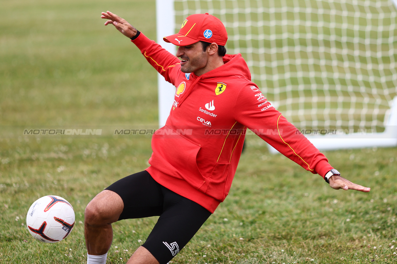 GP GRAN BRETAGNA, Carlos Sainz Jr (ESP), Ferrari 
04.07.2024. Formula 1 World Championship, Rd 12, British Grand Prix, Silverstone, England, Preparation Day.
- www.xpbimages.com, EMail: requests@xpbimages.com © Copyright: Charniaux / XPB Images