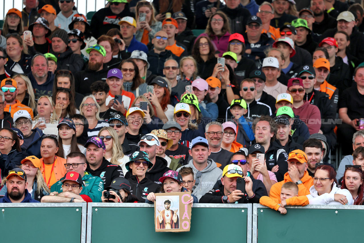 GP GRAN BRETAGNA, Circuit Atmosfera - fans in the grandstand.

04.07.2024. Formula 1 World Championship, Rd 12, British Grand Prix, Silverstone, England, Preparation Day.

- www.xpbimages.com, EMail: requests@xpbimages.com © Copyright: Moy / XPB Images
