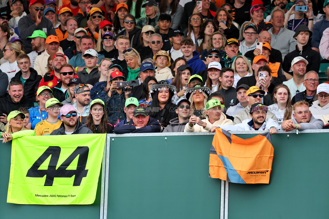 GP GRAN BRETAGNA, Circuit Atmosfera - fans in the grandstand.

04.07.2024. Formula 1 World Championship, Rd 12, British Grand Prix, Silverstone, England, Preparation Day.

- www.xpbimages.com, EMail: requests@xpbimages.com © Copyright: Moy / XPB Images