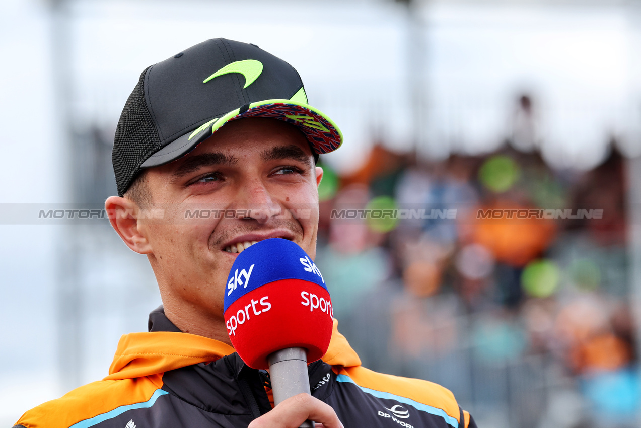 GP GRAN BRETAGNA, Lando Norris (GBR) McLaren.

04.07.2024. Formula 1 World Championship, Rd 12, British Grand Prix, Silverstone, England, Preparation Day.

- www.xpbimages.com, EMail: requests@xpbimages.com © Copyright: Moy / XPB Images