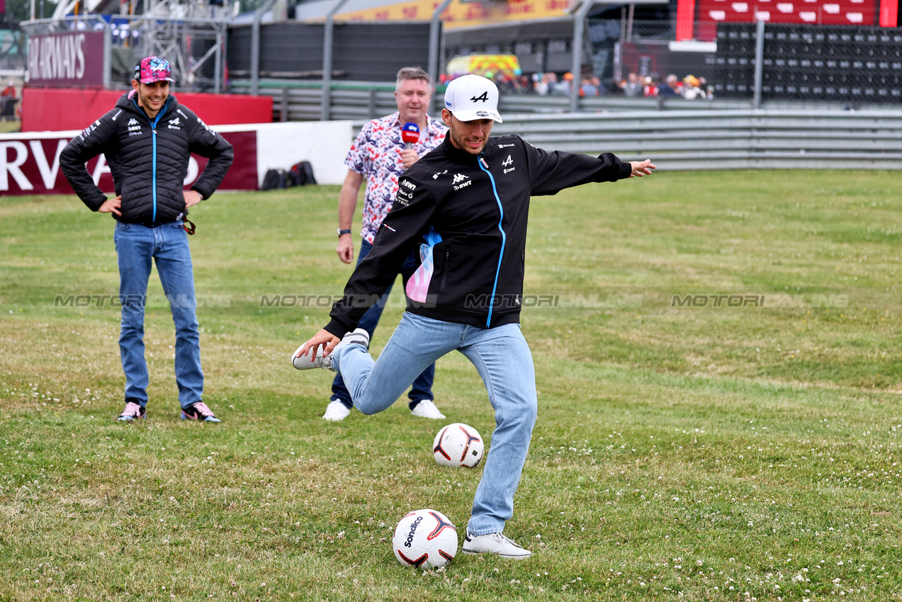 GP GRAN BRETAGNA, Pierre Gasly (FRA) Alpine F1 Team plays football.

04.07.2024. Formula 1 World Championship, Rd 12, British Grand Prix, Silverstone, England, Preparation Day.

- www.xpbimages.com, EMail: requests@xpbimages.com © Copyright: Moy / XPB Images