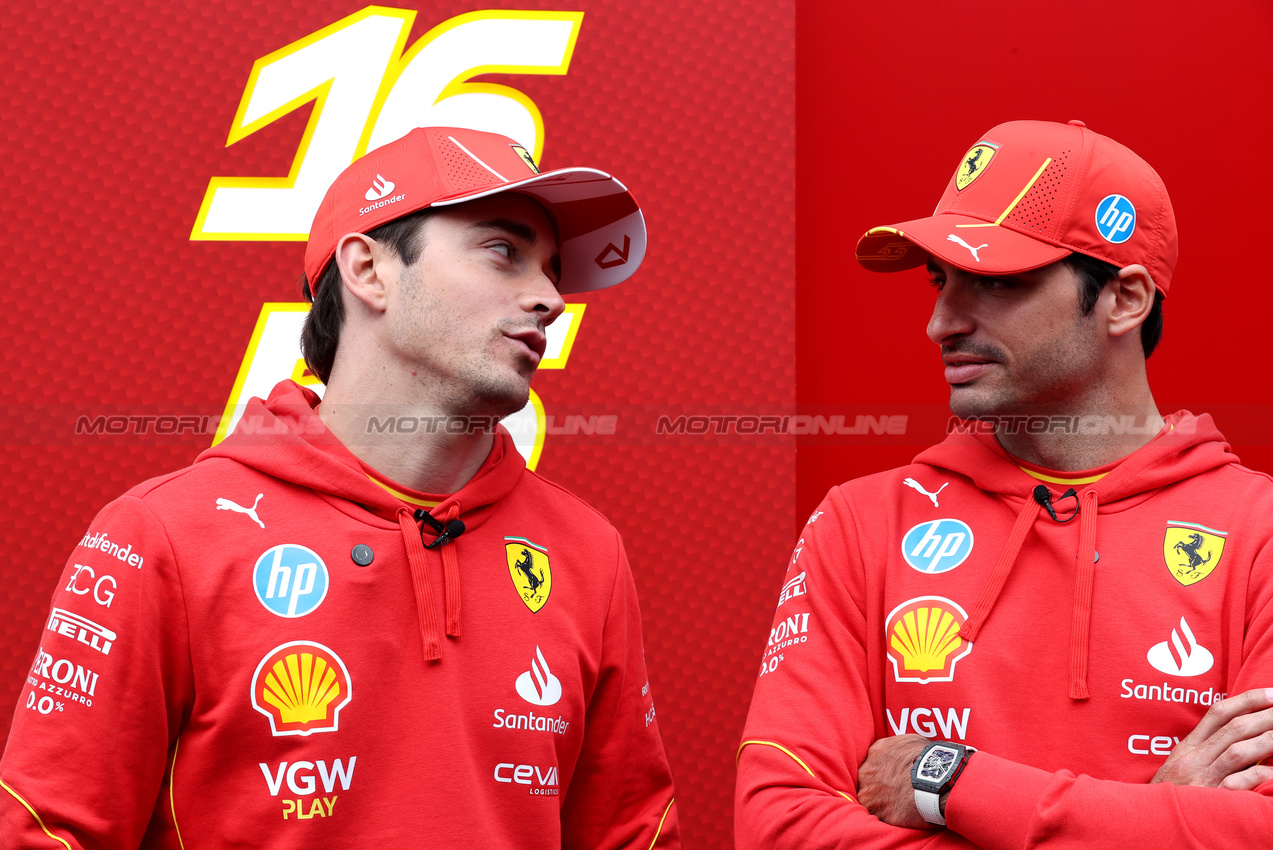 GP GRAN BRETAGNA, (L to R): Charles Leclerc (MON) Ferrari with Carlos Sainz Jr (ESP) Ferrari.

04.07.2024. Formula 1 World Championship, Rd 12, British Grand Prix, Silverstone, England, Preparation Day.

 - www.xpbimages.com, EMail: requests@xpbimages.com © Copyright: Davenport / XPB Images