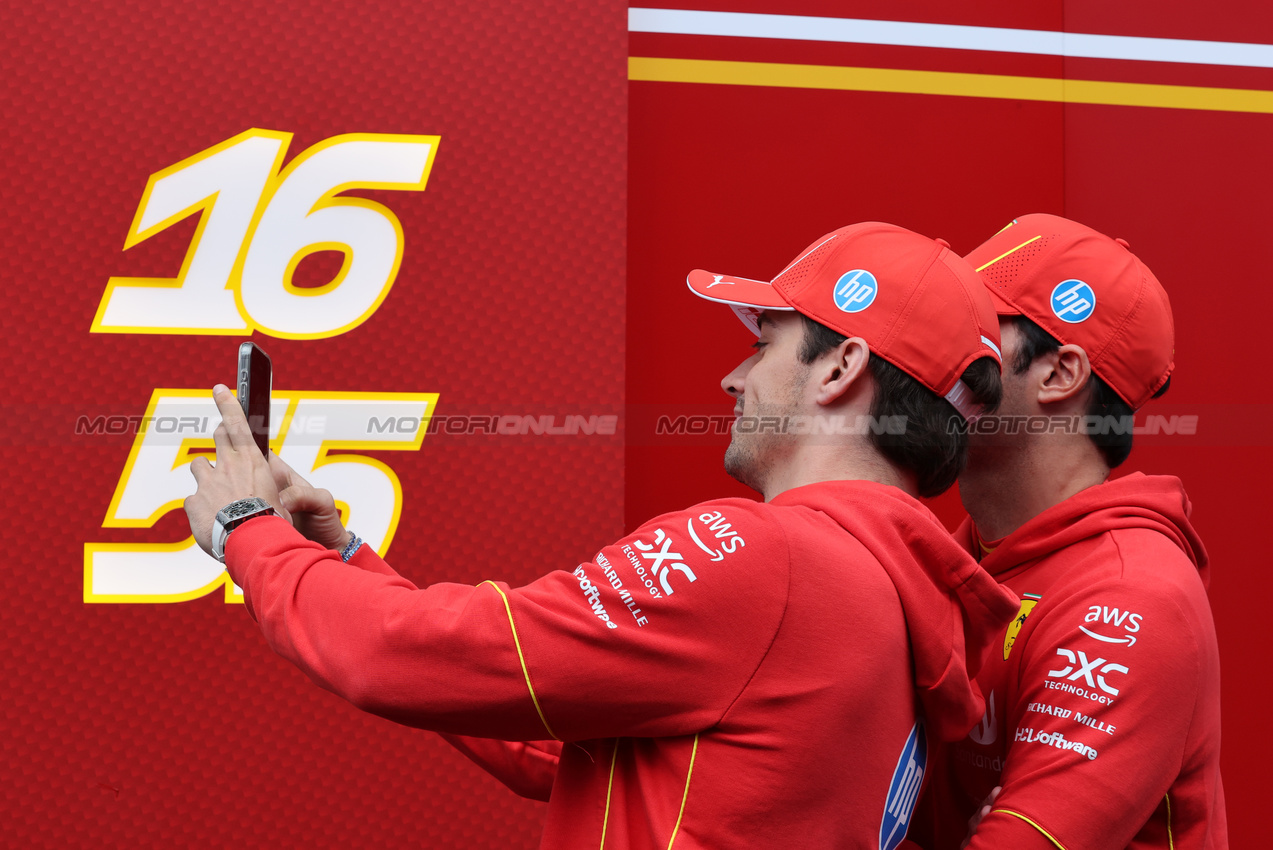 GP GRAN BRETAGNA, (L to R): Charles Leclerc (MON) Ferrari with Carlos Sainz Jr (ESP) Ferrari.

04.07.2024. Formula 1 World Championship, Rd 12, British Grand Prix, Silverstone, England, Preparation Day.

 - www.xpbimages.com, EMail: requests@xpbimages.com © Copyright: Davenport / XPB Images